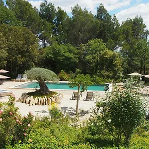 https://le-mas-du-loriot.fr-provencehotel.com